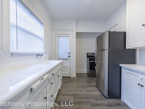 2nd image of 536 Magnolia Ave APT 1