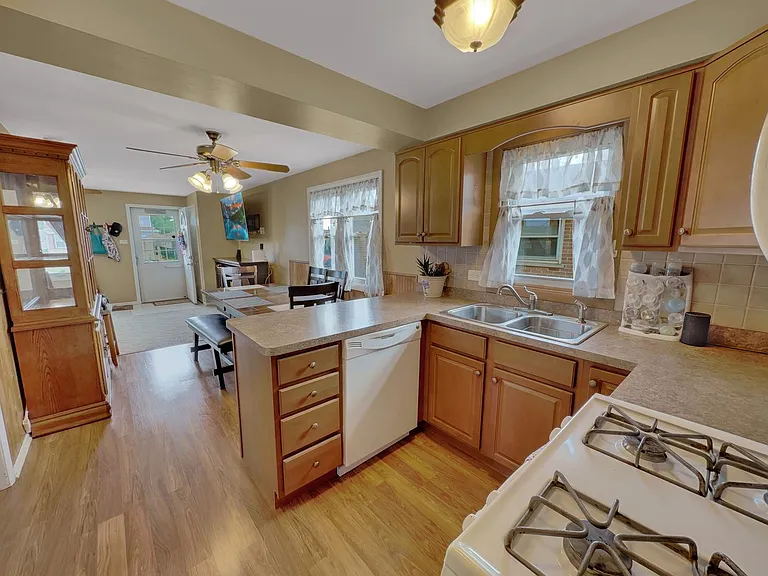 12716 S Saginaw Ave — Photo 7