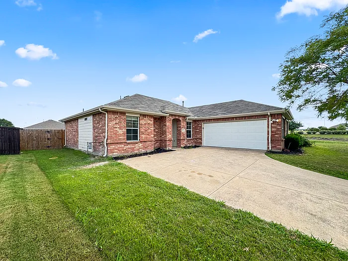 3 bed, 2.0 bath, 1562 sqft, $1,945 — Photo 3