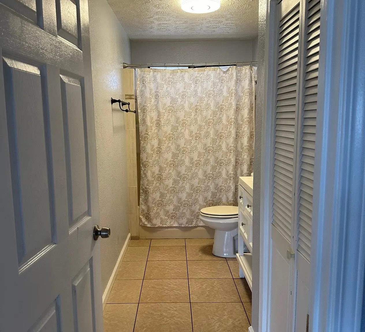 4 bed, 2250 sqft, $3,550 — Photo 4