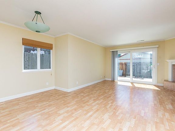 3rd image of 1261 Green Acres Ct