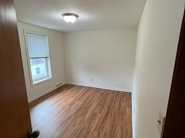 209 2nd St NW #1-2 — Photo 15