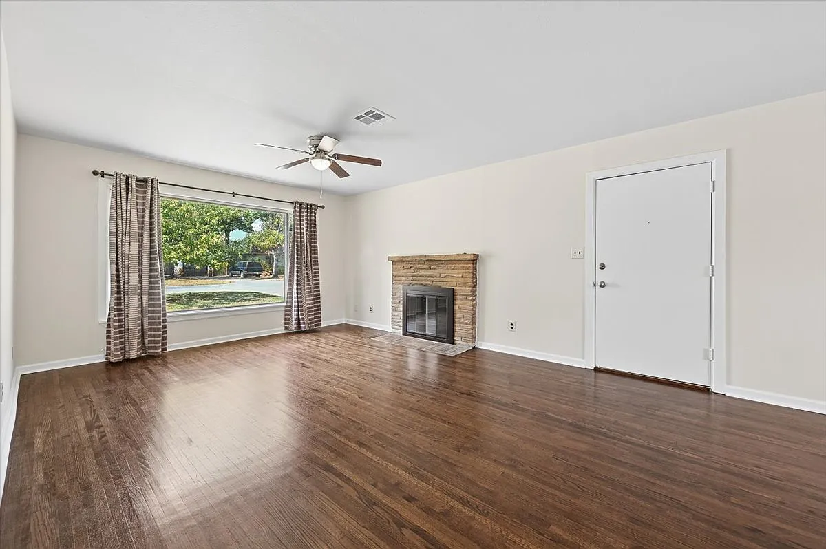 2 bed, 1164 sqft, $1,450 — Photo 4