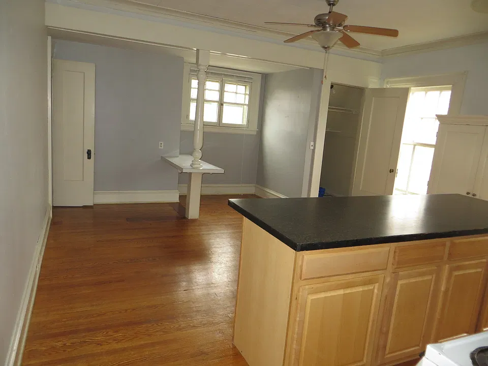 38 Gay Ave SE #4
