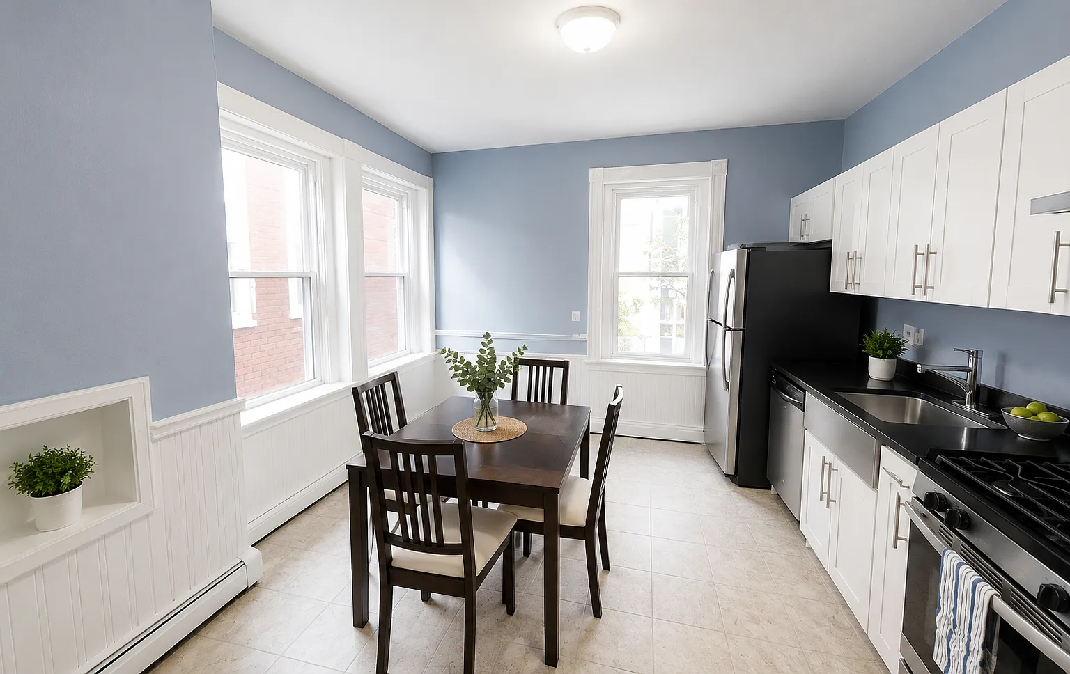 3 bed, 1.0 bath, 775 sqft, $4,400 — Photo 1