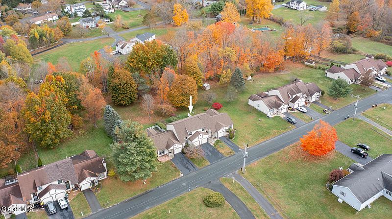 3rd image of 52 Streamview Lane