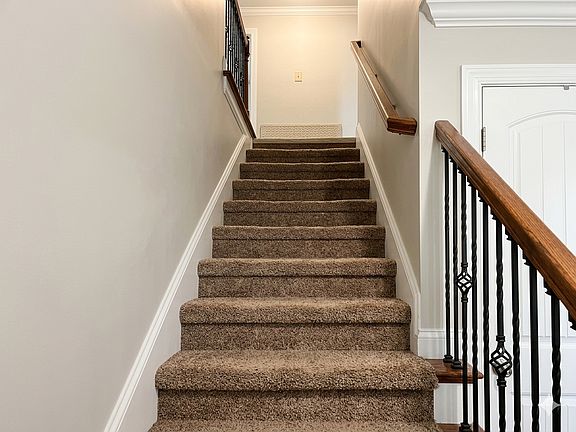4th image of 284 Ivy Bend Cir