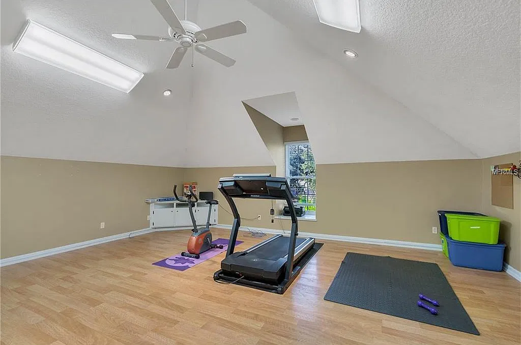 5 bed, 3706 sqft, $4,950 — Photo 2