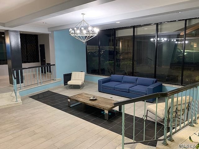 1st image of 10 Monroe Blvd APT 7N