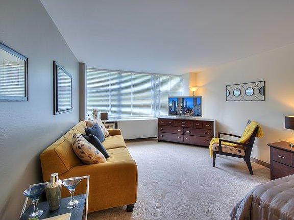 5th image of 2861 S King Dr #2
