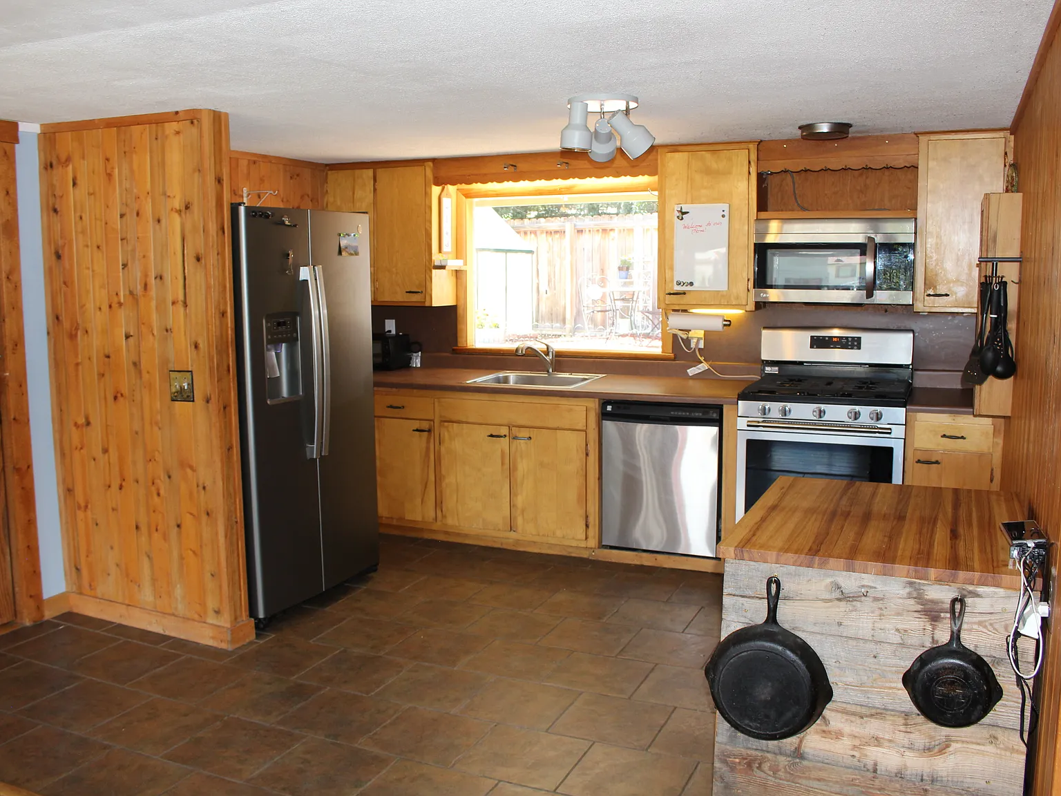 3 bed, 1325 sqft, $2,850 — Photo 3