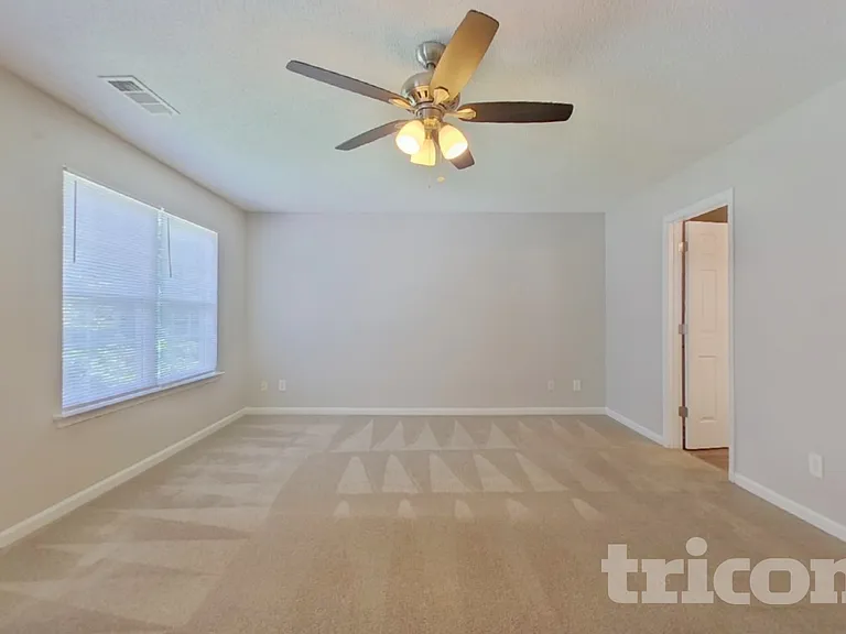 693 Grandview Cir — Photo 8