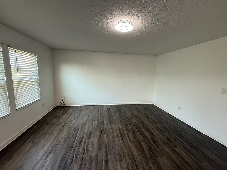 2413 Shadow Bend Dr — Photo 6