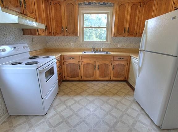 4th image of 3907 Thackery Dr