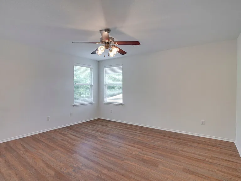 1609 Waxberry Ln — Photo 12