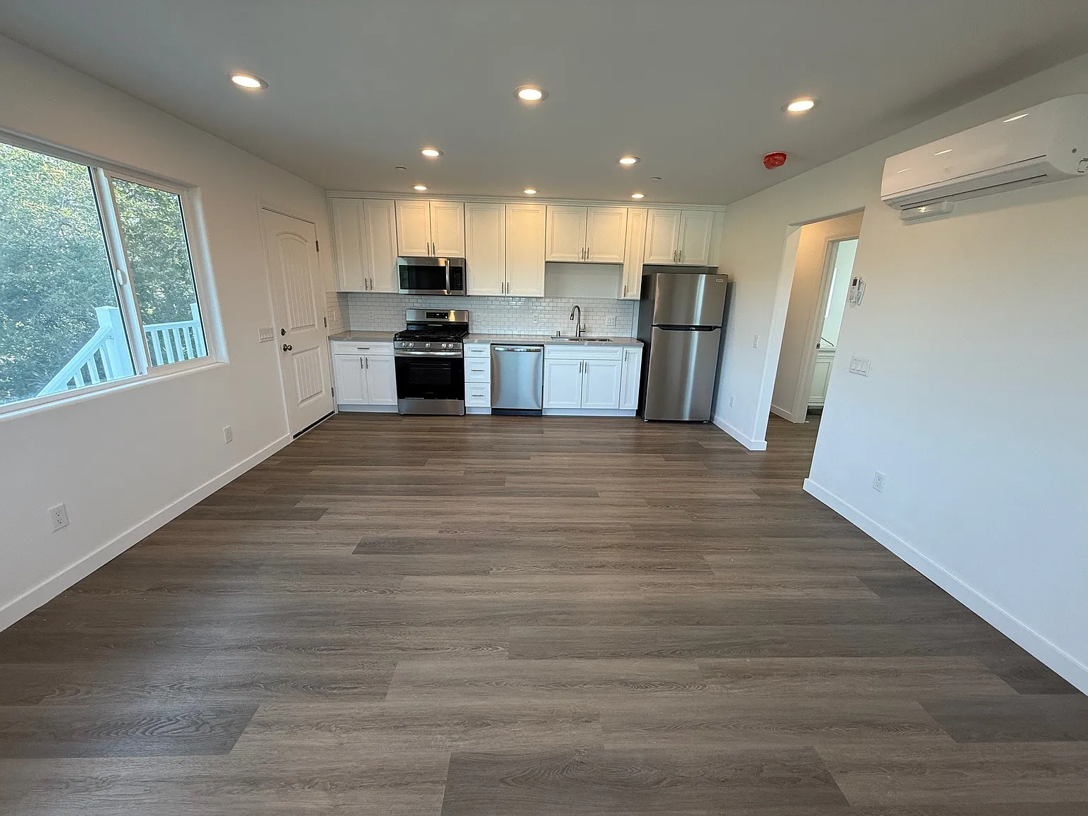 2 bed, 750 sqft, $2,500 — Photo 2