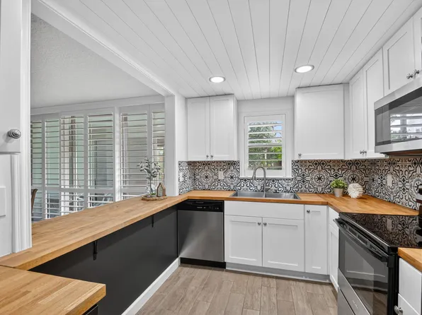 500 Davis Road #37, Palm Springs, FL 33461
