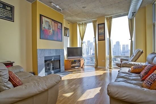 2nd image of 700 N Larrabee St APT 1310