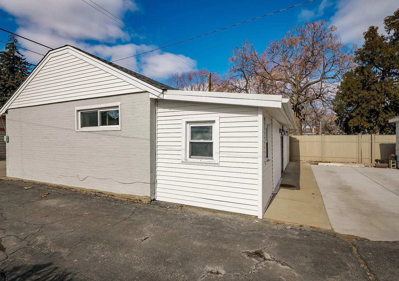 2 bed, 590 sqft, $2,000 — Photo 1