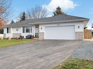 23651 Cardinal Ct, Hampton, MN 55031