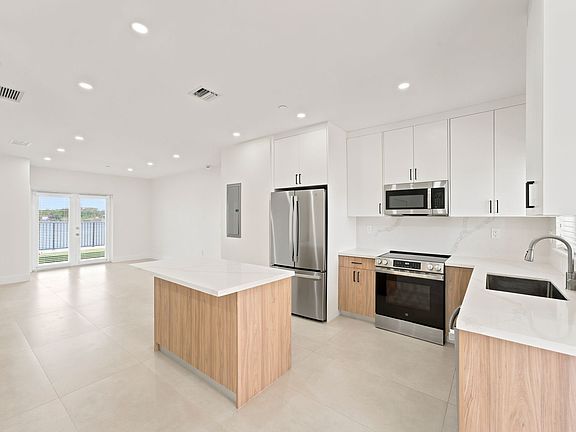 3rd image of 4732 SW 87th Ave #B
