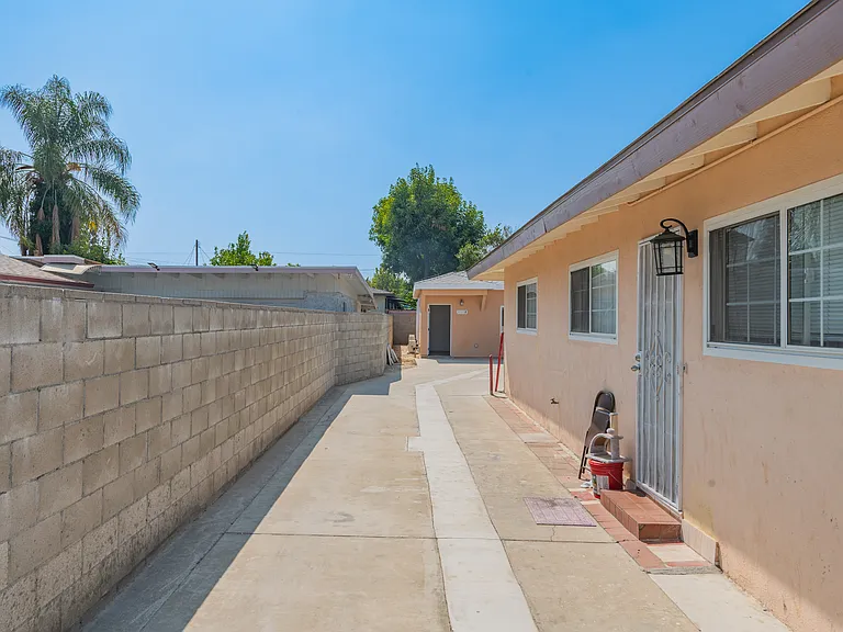5033 Sultana Ave #B — Photo 15