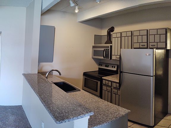 3rd image of 551 N Pearl St APT 505