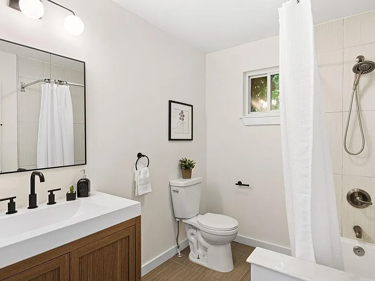 1865 Frankford Ave — Photo 22