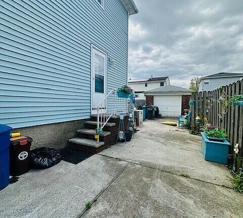 3rd image of 308 Ardsley St