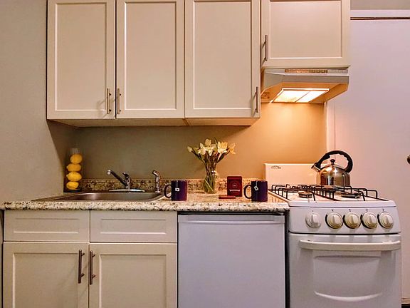 5th image of 405 E 12th St APT 7