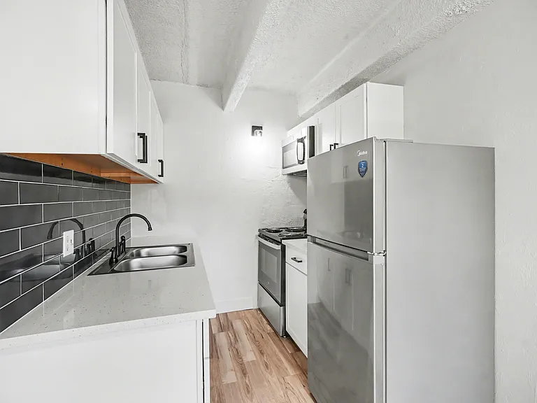 Golden Apartments — Photo 15