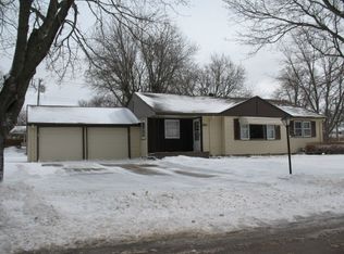 910 Walters St, Lakefield, MN 56150