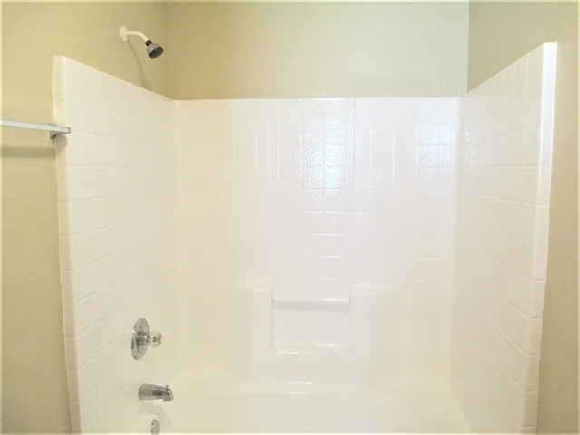 3156 Peppertree Dr — Photo 12