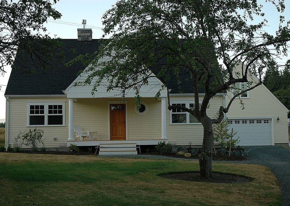 Wonderful, newly built home with detached garage