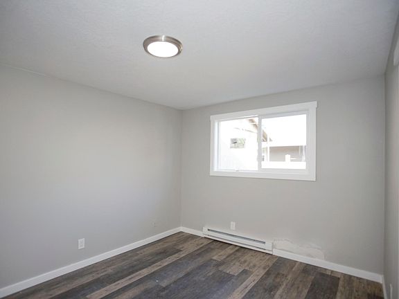 5th image of 1374 SE Cedar St Unit 4