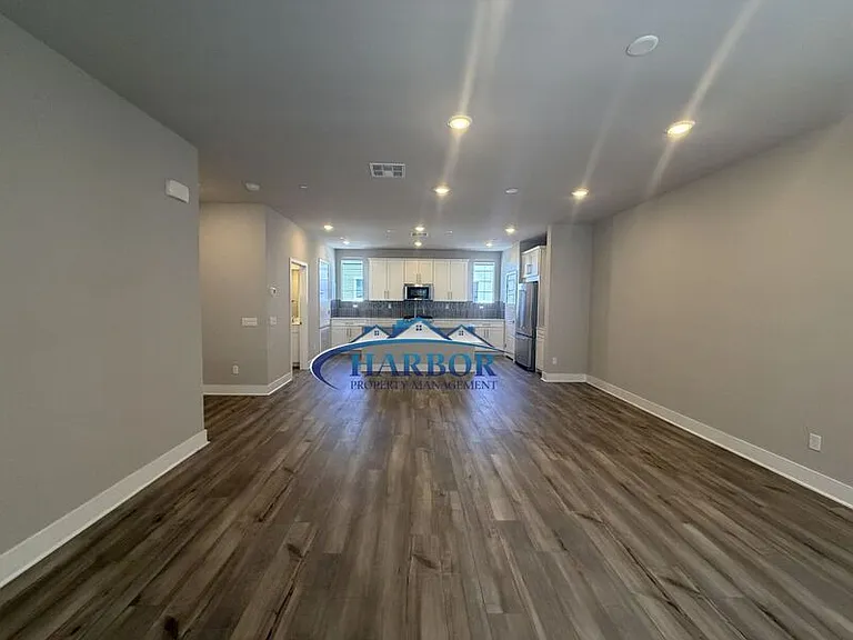 1492 W Sunrise Ln — Photo 5