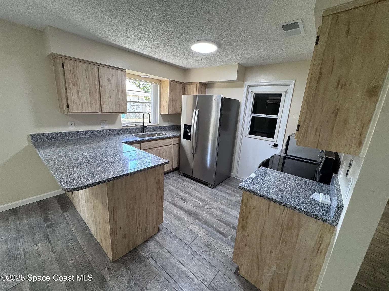 2 bed, 2.0 bath, 1000 sqft, $2,000 — Photo 3