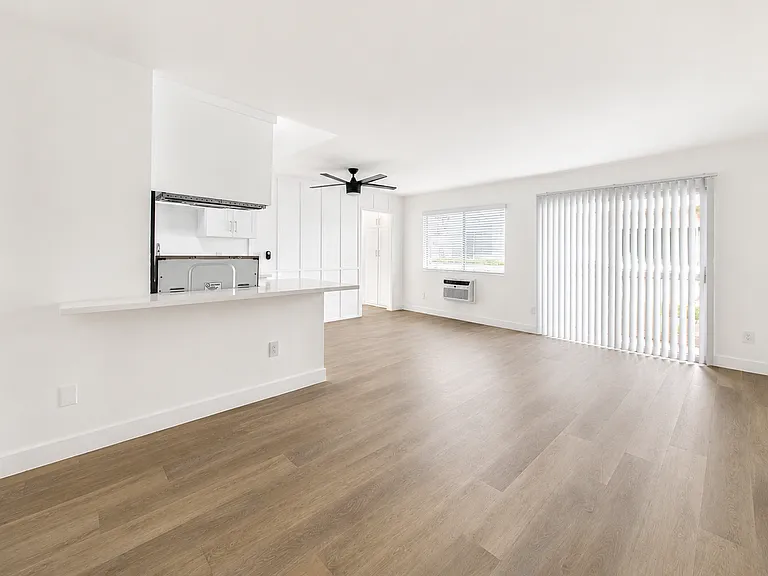Villa La Paloma Apartments | 7722 Reseda Blvd — Photo 23