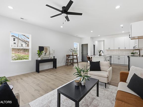5th image of 3429 Garden Dr NE