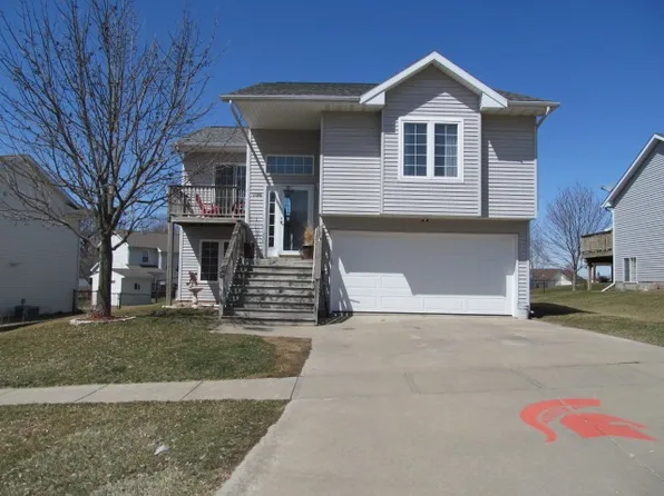 706 Randall Dr, Solon, IA 52333