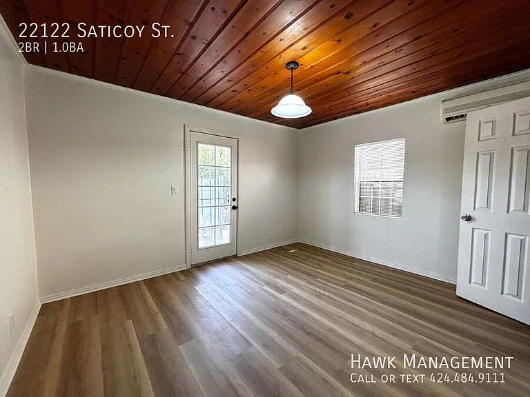 22122 Saticoy St — Photo 9