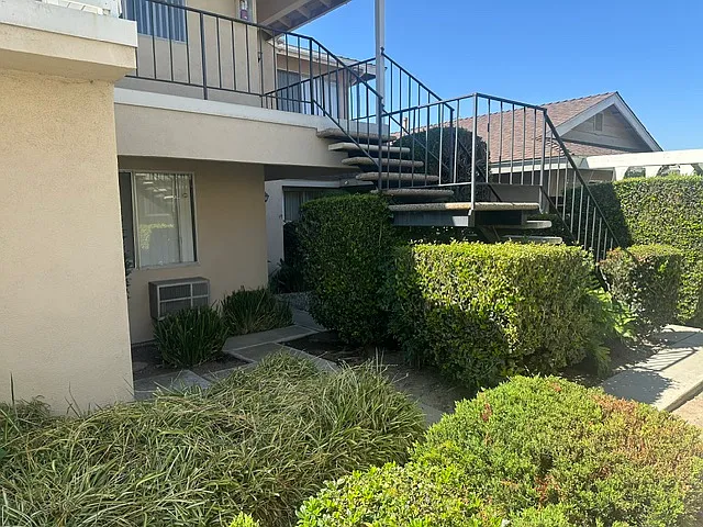 2 bed, 775 sqft, $2,700 — Photo 2