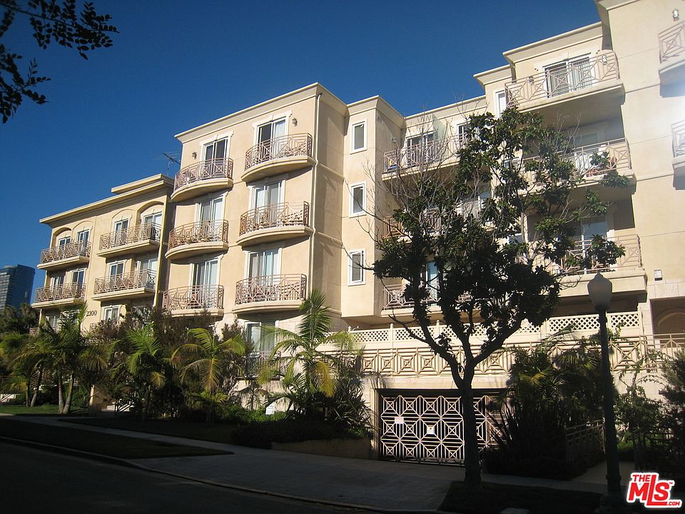 1st image of 2306 Fox Hills Dr APT 402
