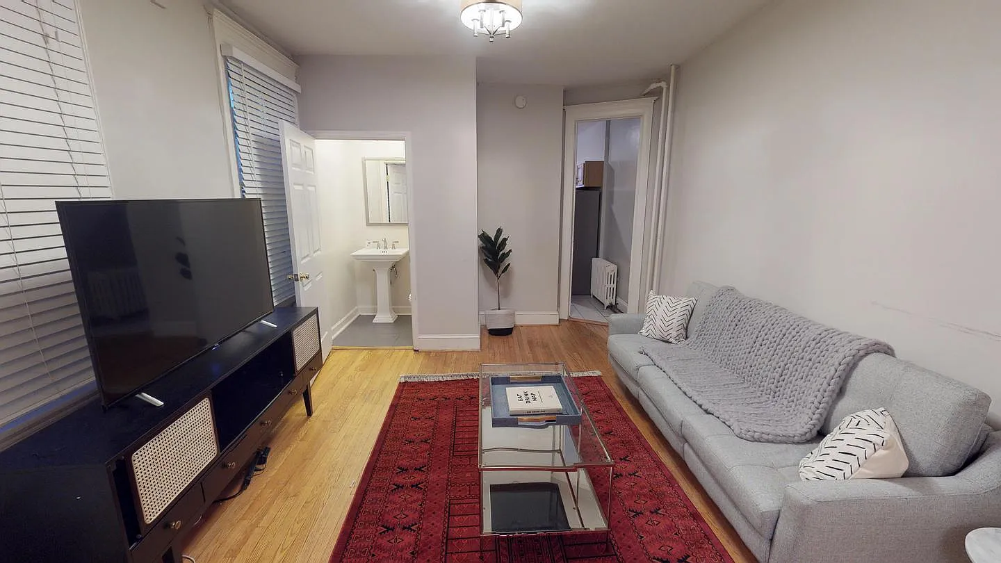 Private Room in Beautiful townhouse at the heart of Adams Morgan — Photo 1