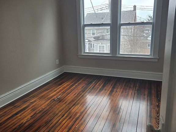 5th image of 85 Kensington Ave
