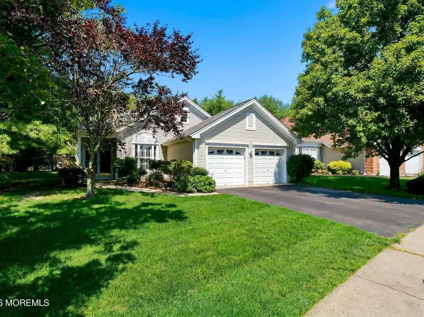47 Greensprings Drive, Lakewood, NJ 08701