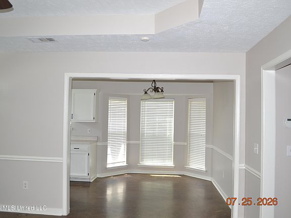 4th image of 161 Greenfield Ln