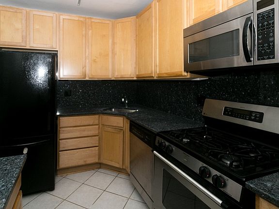 3rd image of 4515 N Wolcott Ave #B2
