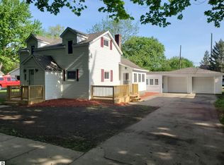 235 Sexton St, Breckenridge, MI