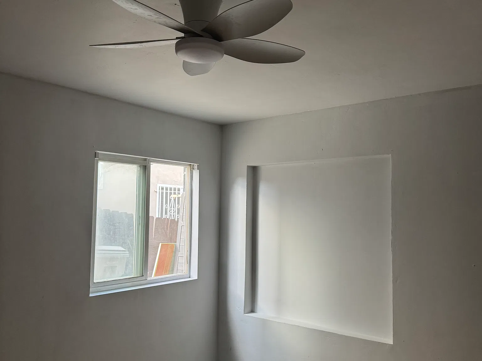 2 bed, 700 sqft, $2,100 — Photo 2